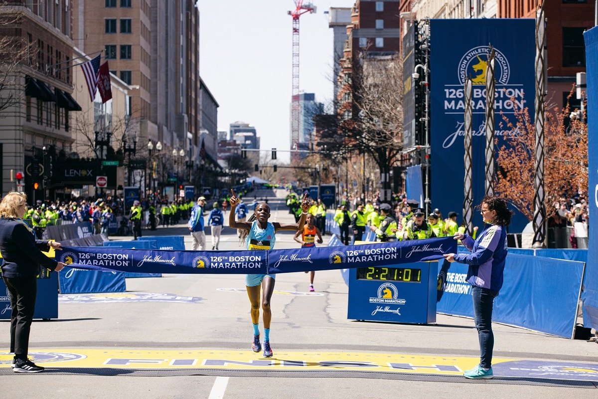 Doublé kényan sur le Marathon de Boston 2022